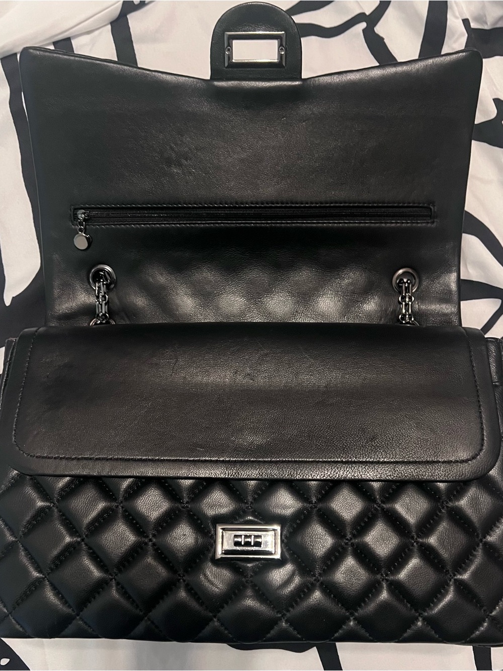Leather Classic Quilted Black Shoulder Bag with Chain Strap - Picture 3 of 14